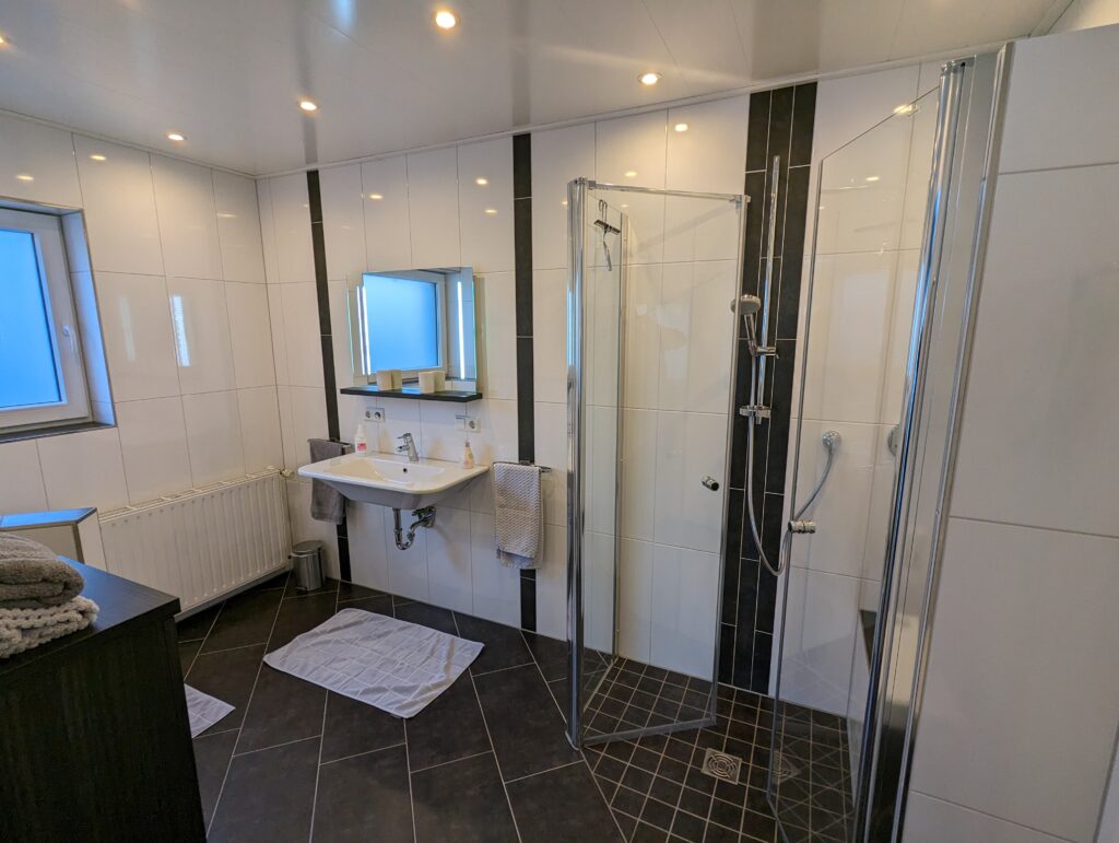 modernes Badezimmer / modern Bathroom